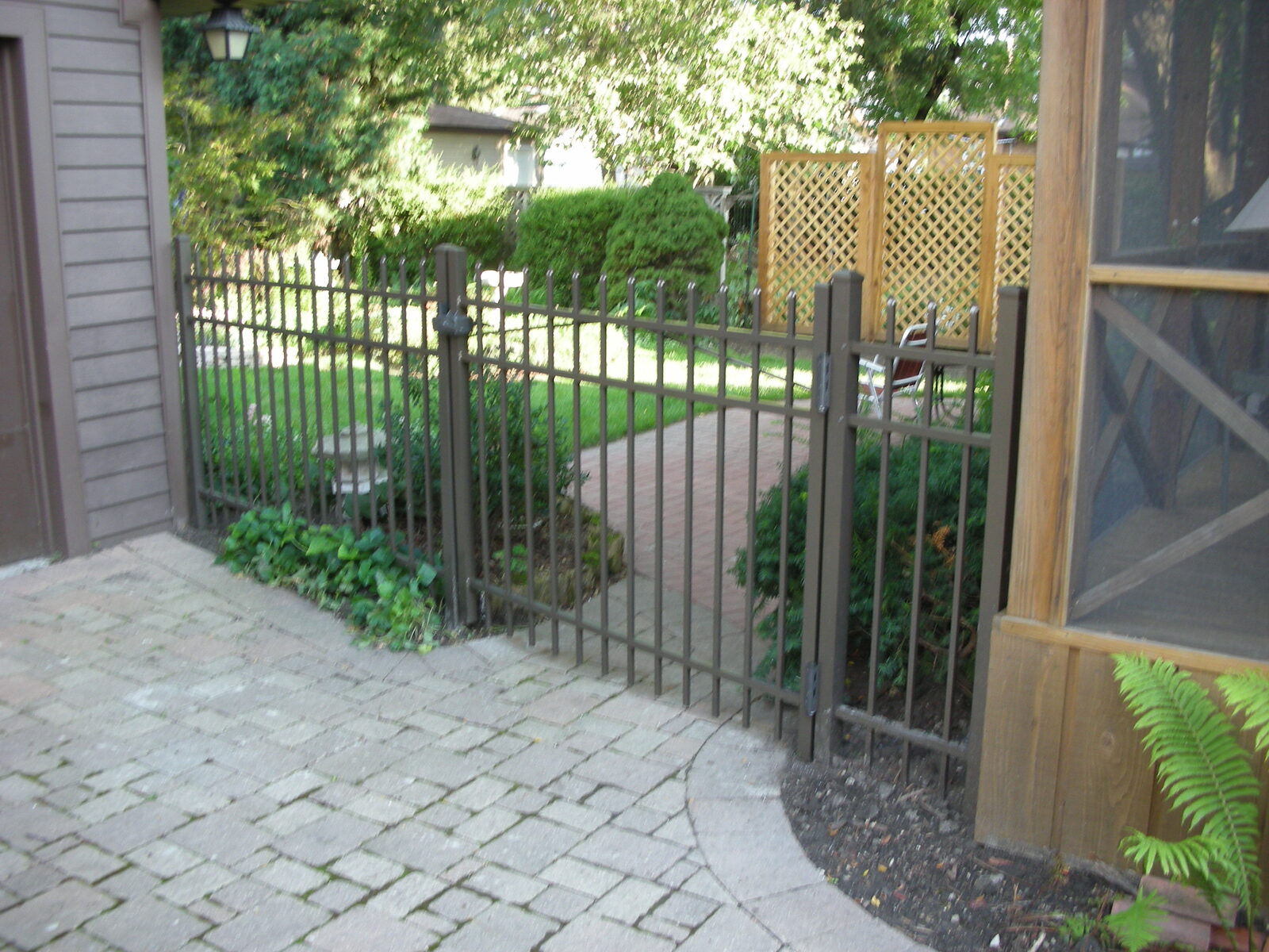 Ornamental aluminum fence